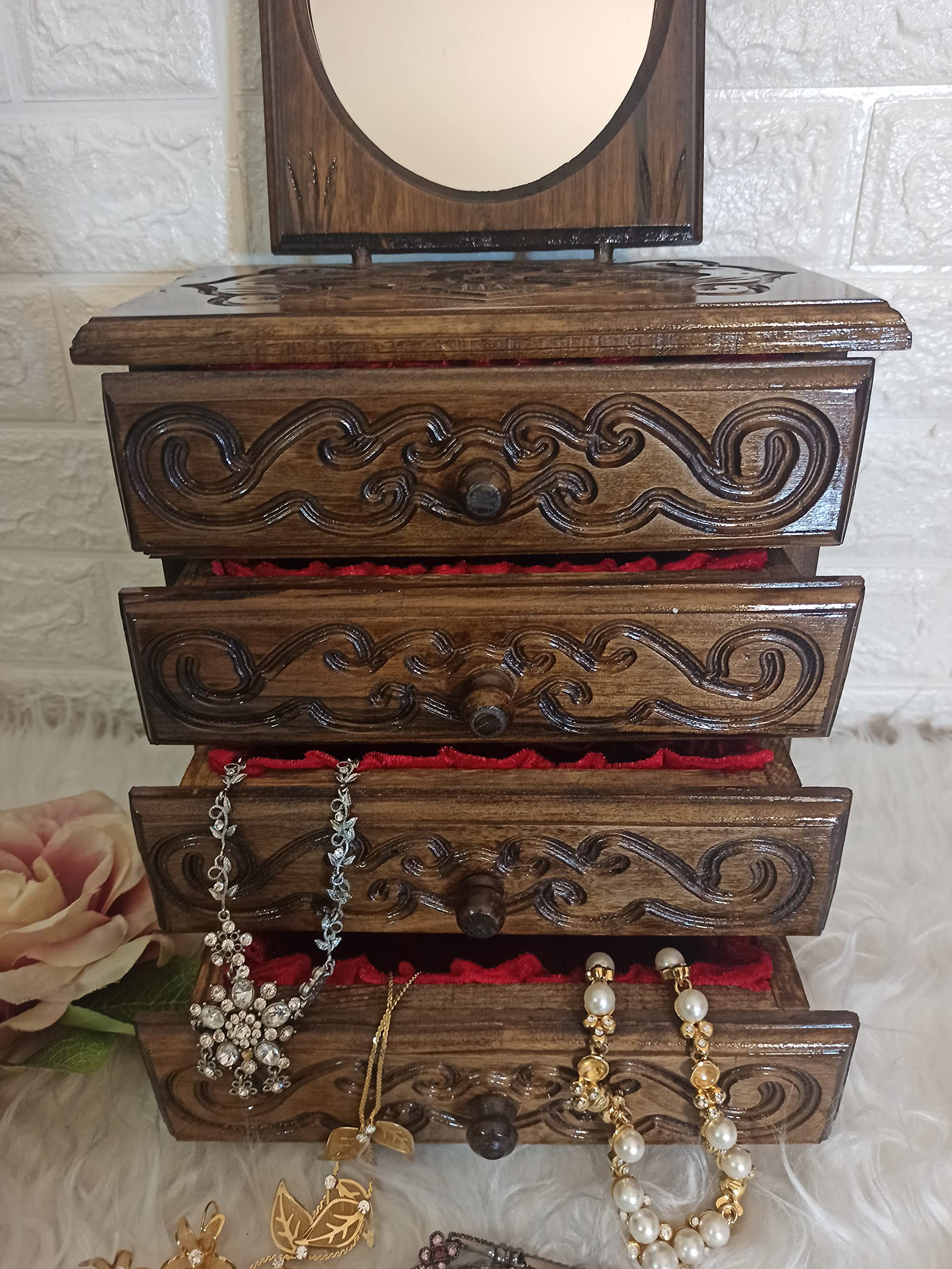 Compact jewelry and cosmetic chest with drawers